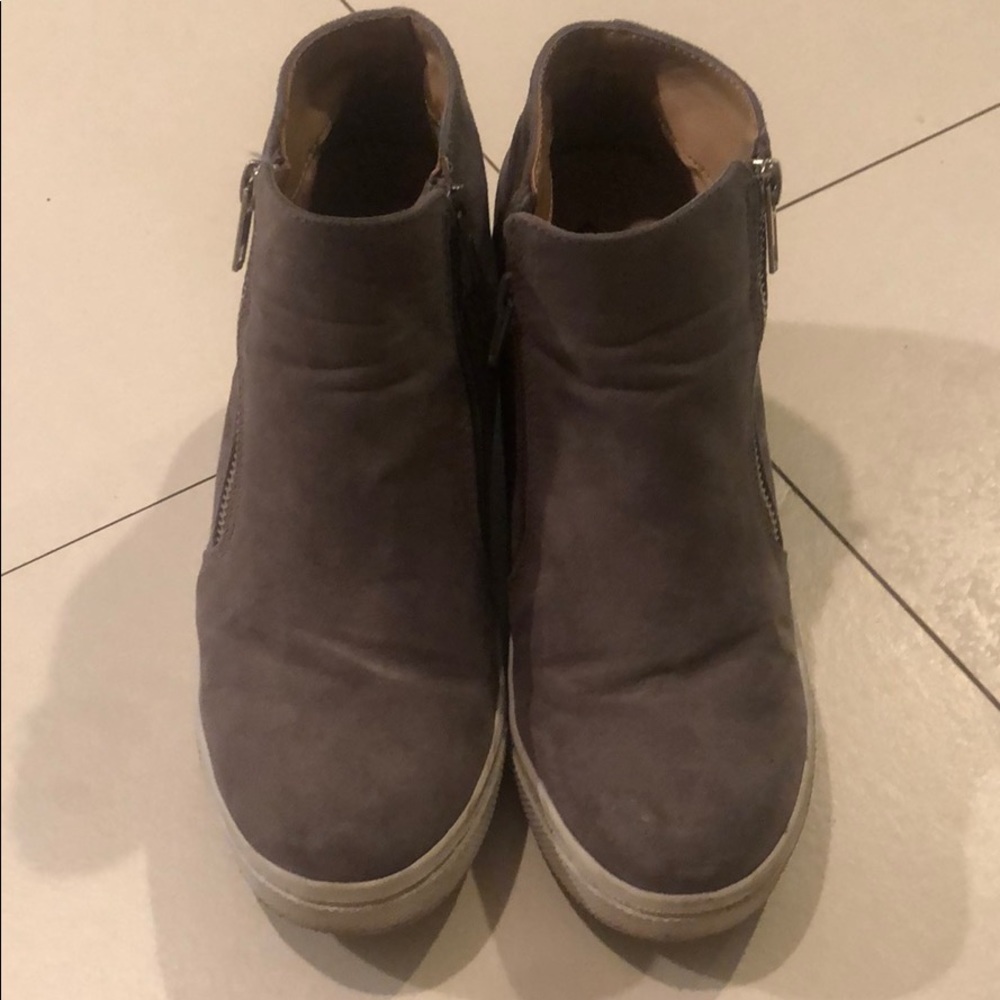 Brash Sneaker wedge with zip up in grey size 7